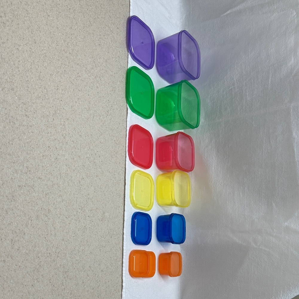Colorful Plastic Storage Containers - Picture 4 of 6